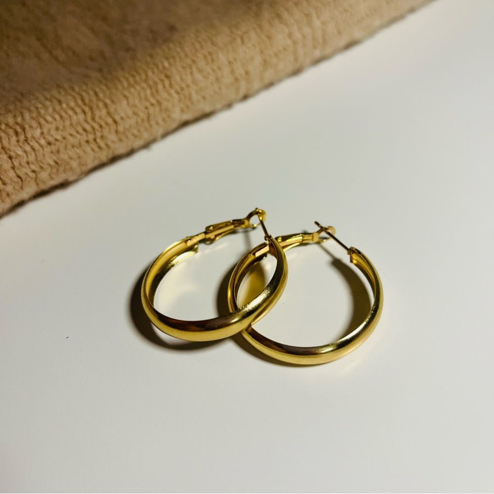 NEW GOLD ROUND HOOP EARRINGS
